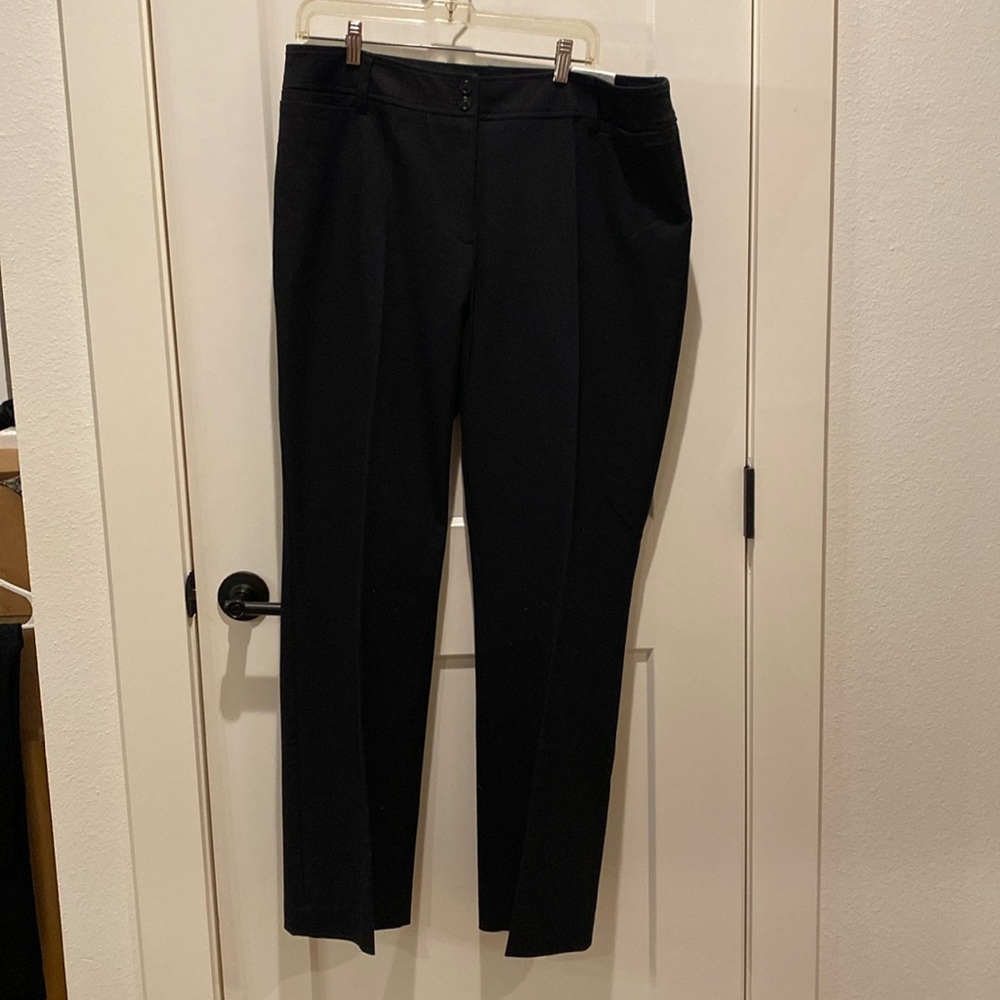 Jones New York Sport Twill Pants.  Size 16.  Stretch.‎  Black. Two Top Pockets